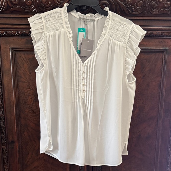 Daniel Rainn Tops - Daniel Rainn White Flutter Sleeve Blouse
